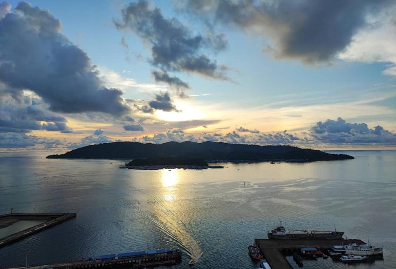 Jesselton Quay Sea View Hotel โกตาคินาบาลู ภายนอก รูปภาพ