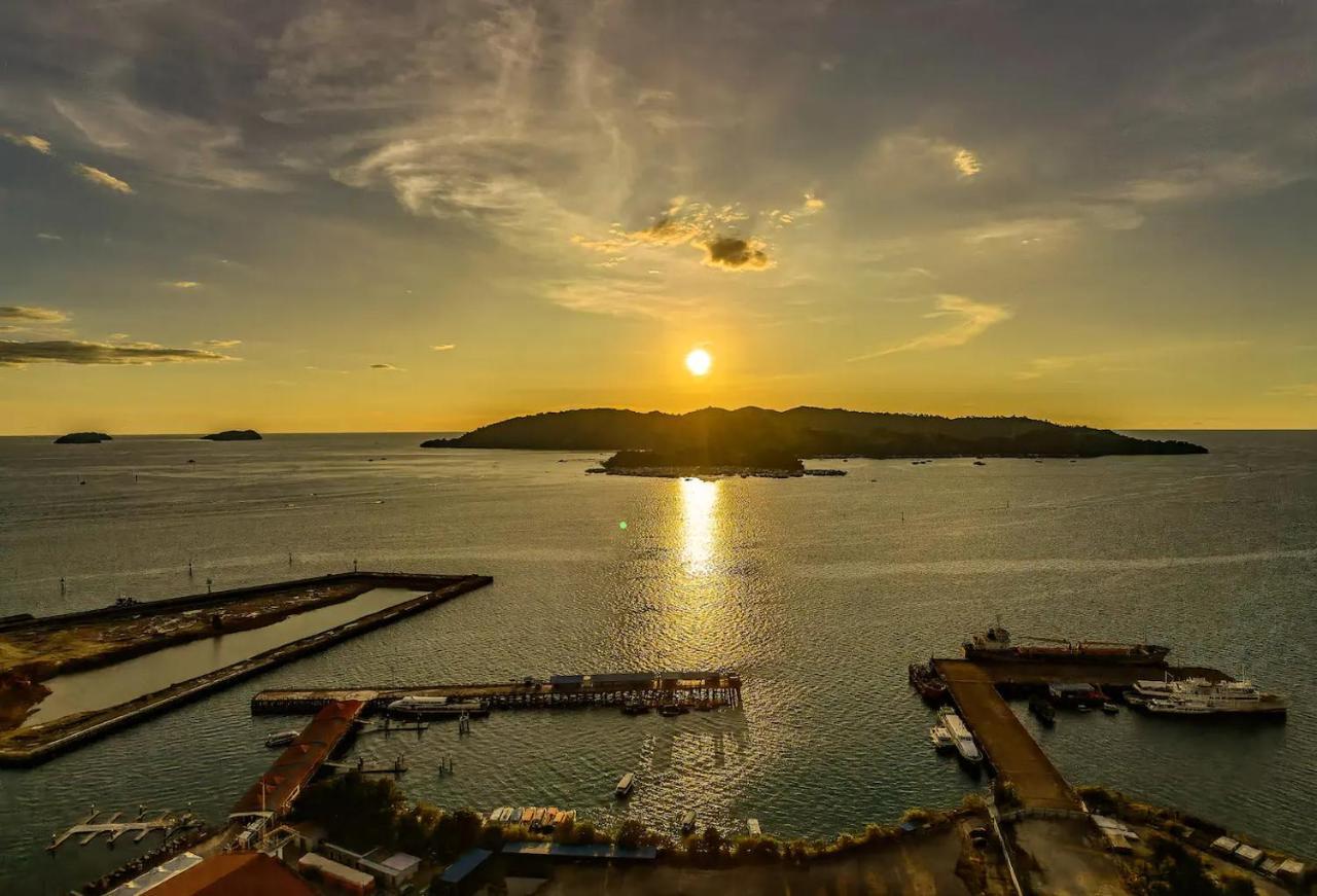 Jesselton Quay Sea View Hotel โกตาคินาบาลู ภายนอก รูปภาพ