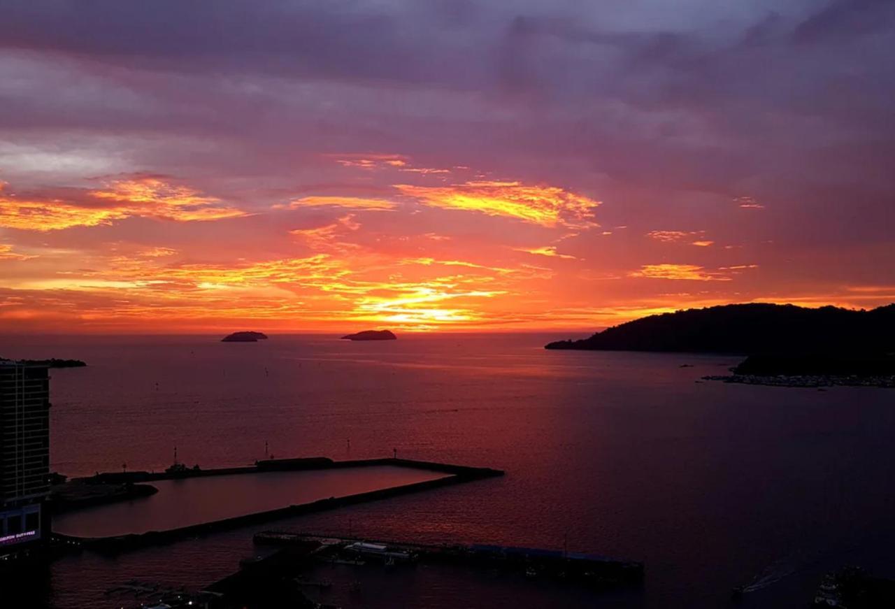 Jesselton Quay Sea View Hotel โกตาคินาบาลู ภายนอก รูปภาพ