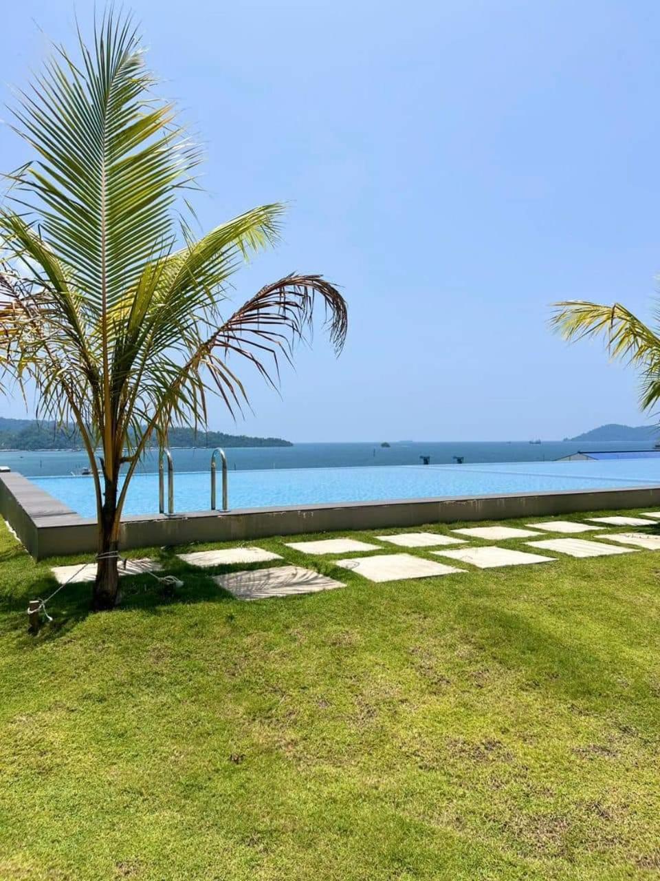 Jesselton Quay Sea View Hotel โกตาคินาบาลู ภายนอก รูปภาพ
